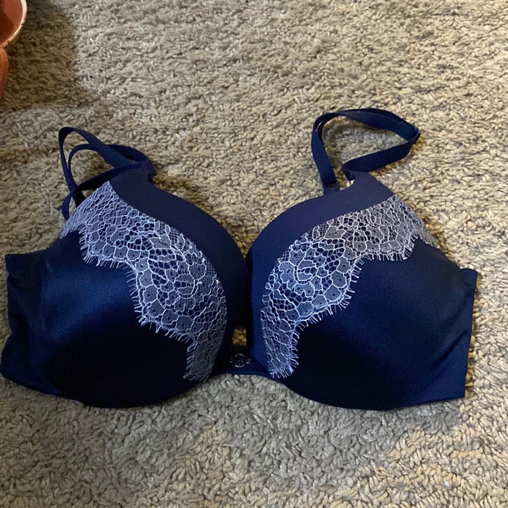 Brand new Victoria’s Secret bra with no tags
